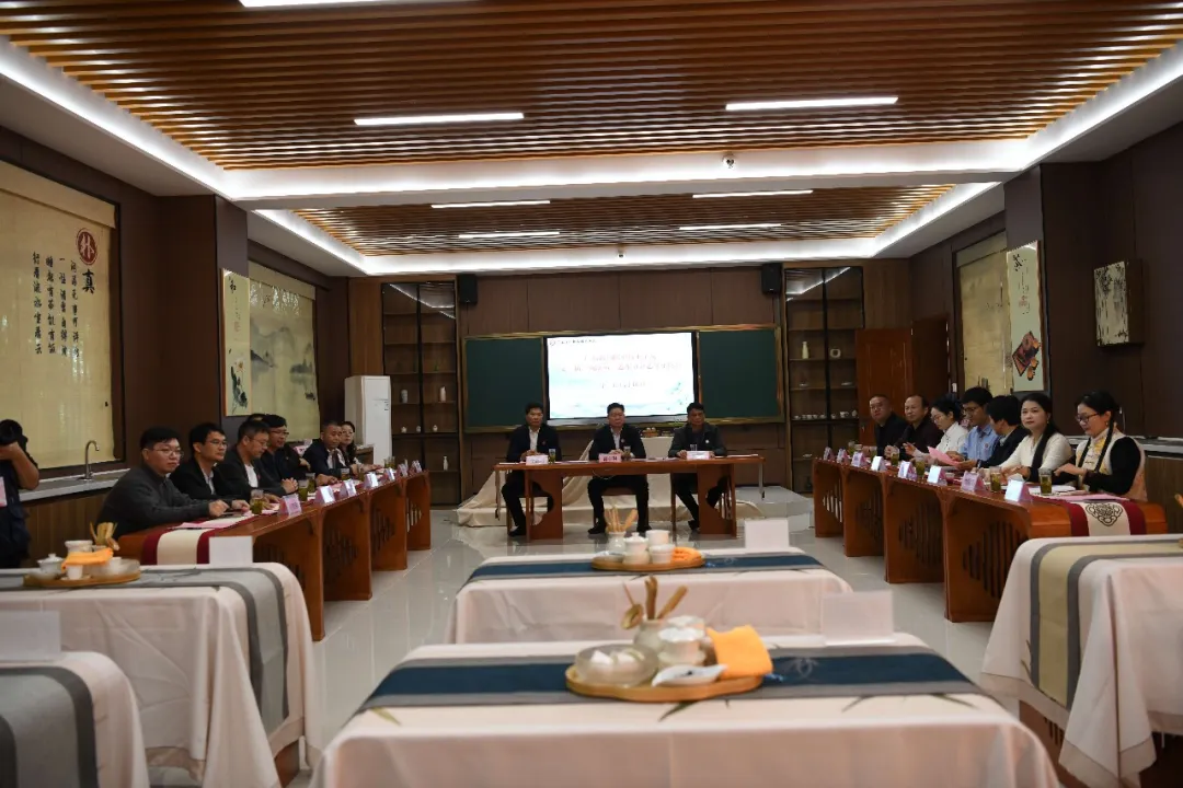 茶香漫校园 匠心润青春 ——第二届“周溪荷”艺术节茶艺演示比赛圆满举行
