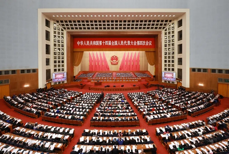 广东梅州职业技术学院师生热议全国两会